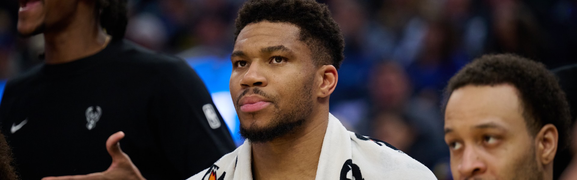 巴特勒好友不满字母哥“又当又立”：要像个男人一样！